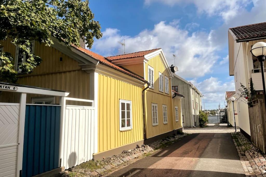 Central Laegenhet I 1700-Talshus Vastervik Exterior photo